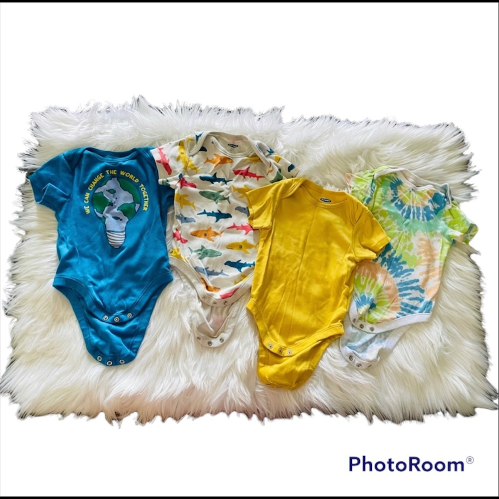 Old Navy Baby Boy bodysuits* (???)